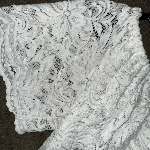 🧨Large lace off shoulder top - Picture 7 of 10